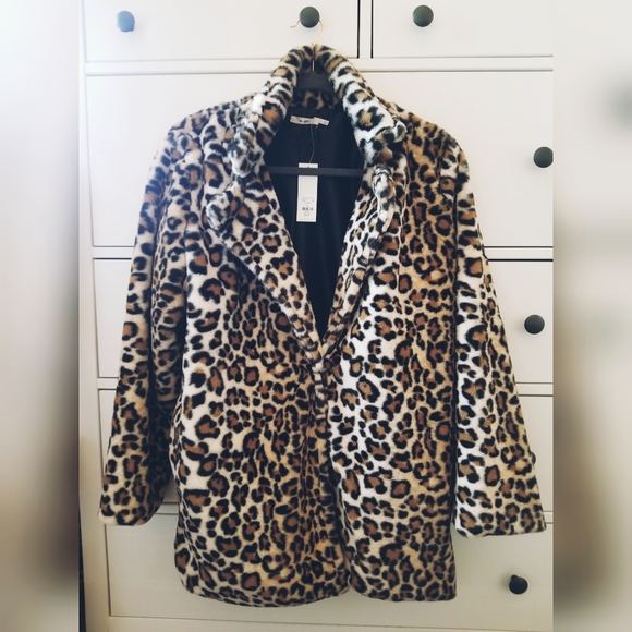 Francesca's Collections Jackets & Blazers - Francesca's faux fur leopard coat